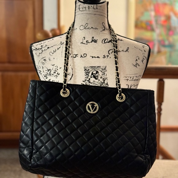 VERA NEW YORK Excellent used condition.  Two-way: shoulder or crossbody bag. - Picture 7 of 13